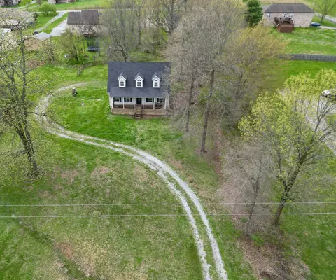 223 Lauren Ln, Westmoreland, TN 37186