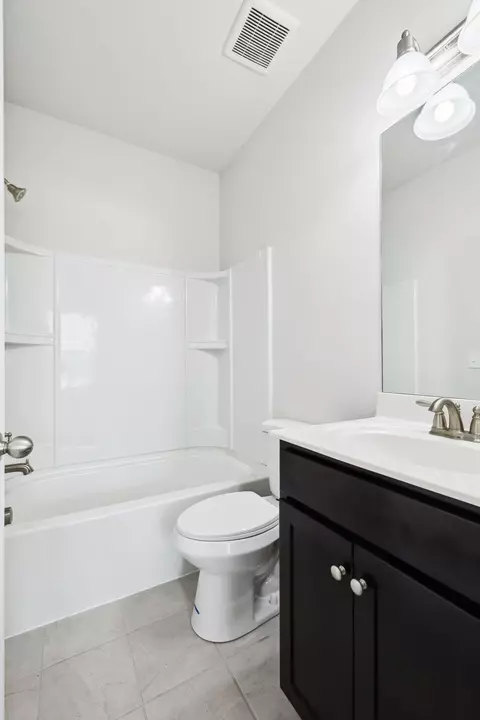 Bath - 3610 Lantern Ln, Murfreesboro, TN 37128 photo 1 of 3