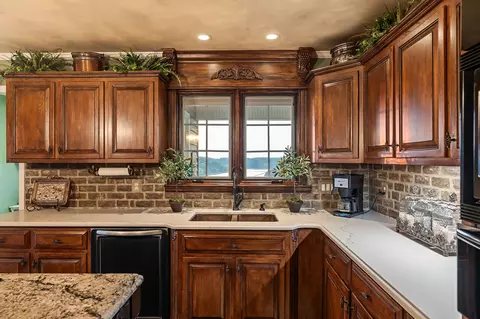 Kitchen - 180 Austin Ridge Rd, Baxter, TN 38544 photo 2 of 5