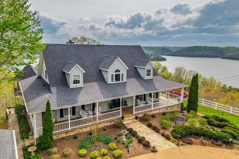 Exterior - 180 Austin Ridge Rd, Baxter, TN 38544 photo 4 of 11