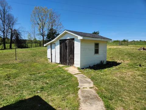Exterior - 951 Revilo Rd, Five Points, TN 38457 photo 6 of 7