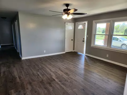 Living - 951 Revilo Rd, Five Points, TN 38457 photo 2 of 3