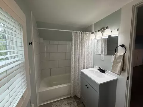 Bath - 411 Grace Ave, Baxter, TN 38544 photo 1 of 2