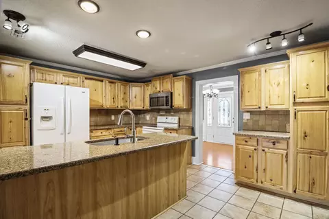 Kitchen - 175 Bellview Rd, Taft, TN 38488 photo 2 of 4