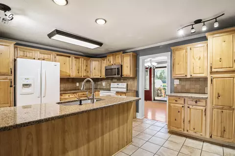 Kitchen - 175 Bellview Rd, Taft, TN 38488 photo 3 of 4