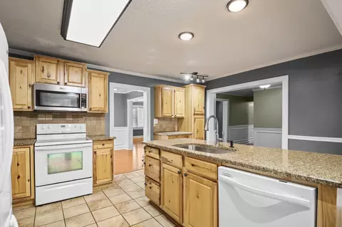 Kitchen - 175 Bellview Rd, Taft, TN 38488 photo 4 of 4