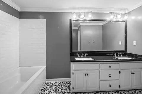 Bath - 175 Bellview Rd, Taft, TN 38488 photo 2 of 4