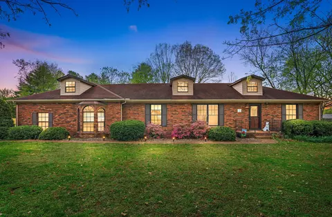 552 Hillside Ln, Gallatin, TN 37066