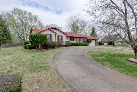 608 Glenstone Springs Dr, Clarksville, TN 37043