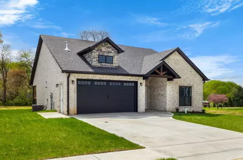 702 Southern Pine Trl, Clarksville, TN 37043