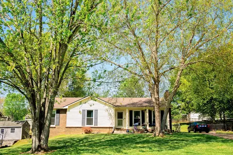2070 Roxbury Ln, Clarksville, TN 37043