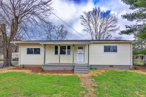 408 W 4th St, Jasper, TN 37347