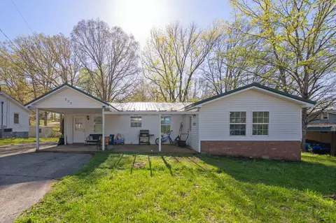 232 Camden Rd, Parsons, TN 38363