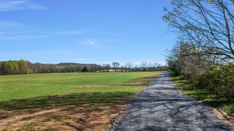 545 Turkey Trot Pvt Ln, Cottontown, TN 37048