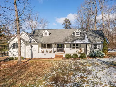 47 Mountain Cove Rd, Signal Mountain, TN 37377
