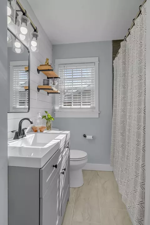 Bath - 507 E Park Ave, Gallatin, TN 37066 photo 1 of 1