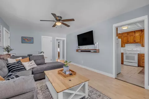 Living - 507 E Park Ave, Gallatin, TN 37066 photo 2 of 2