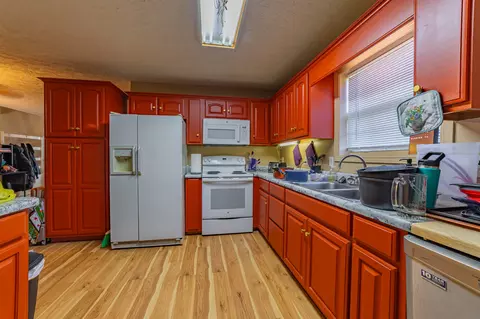 Kitchen - 415 Earle Ln, Morrison, TN 37357 photo 6 of 6