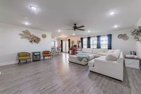 Living - 415 Earle Ln, Morrison, TN 37357 photo 1 of 3