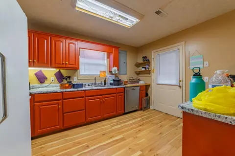 Kitchen - 415 Earle Ln, Morrison, TN 37357 photo 5 of 6
