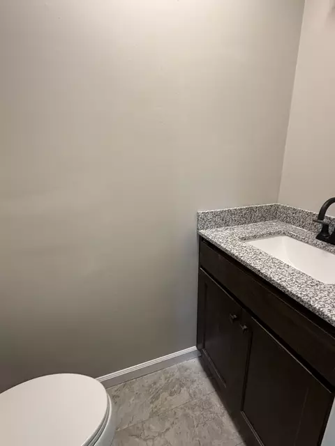 Bath - 581 Hennessee Ave, Morrison, TN 37357 photo 1 of 2