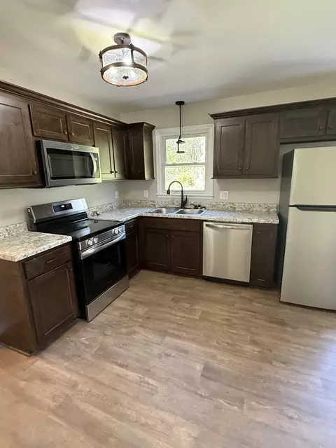 Kitchen - 581 Hennessee Ave, Morrison, TN 37357 photo 1 of 2