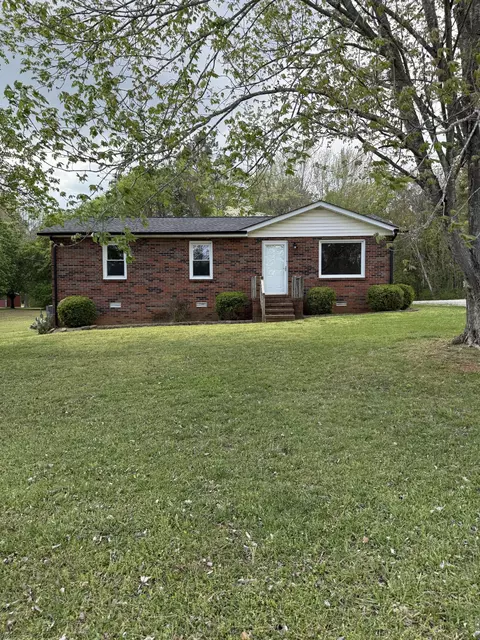 Exterior - 581 Hennessee Ave, Morrison, TN 37357 photo 2 of 6