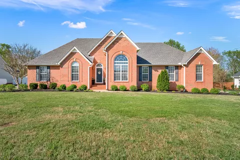 110 Silverstone Dr, Murfreesboro, TN 37130