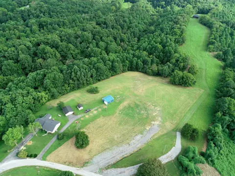 393 Leaths Branch Rd, Westmoreland, TN 37186