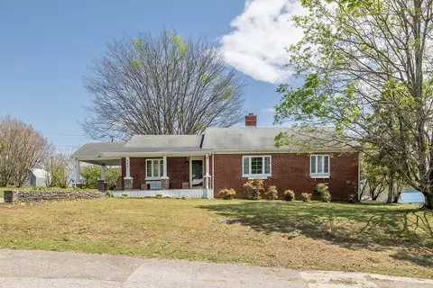 303 Elm Ave, Fayetteville, TN 37334