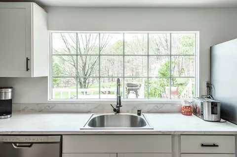 Kitchen - 755 Hog Back Ridge Rd, Bethpage, TN 37022 photo 2 of 3