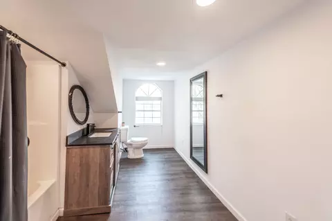 Bath - 755 Hog Back Ridge Rd, Bethpage, TN 37022 photo 2 of 2