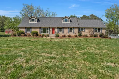 215 Dolphus Dr, Hendersonville, TN 37075