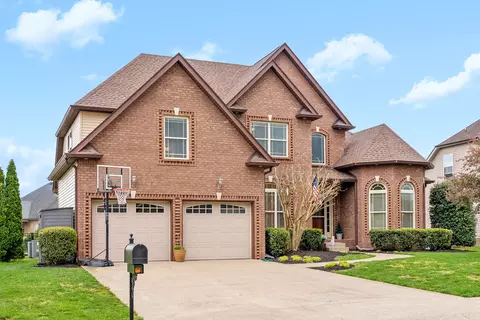 1069 Willow Cir, Clarksville, TN 37043