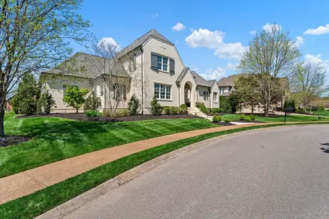 22 Middleton Park Ln, Nashville, TN 37215