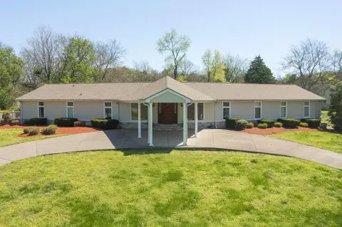 1035 Forest Harbor Dr, Hendersonville, TN 37075