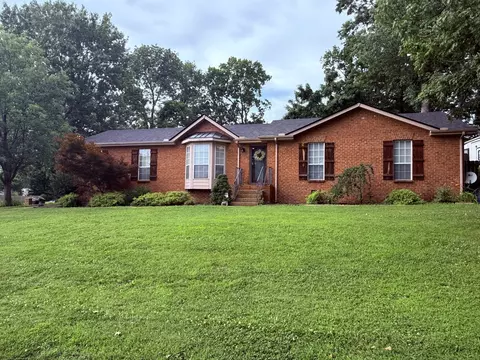216 Lakeside Park Dr, Hendersonville, TN 37075