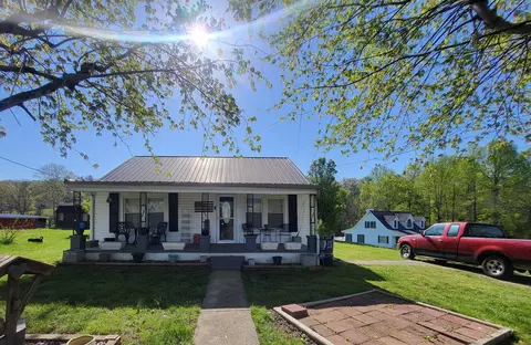 232 Oakwood St, Sparta, TN 38583