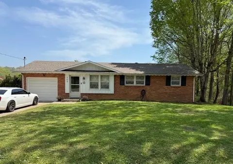305 Lakeshore Dr, Mcminnville, TN 37110