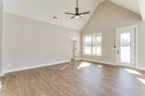 Living - 1583 Smartt Sta, Morrison, TN 37357 photo 2 of 4