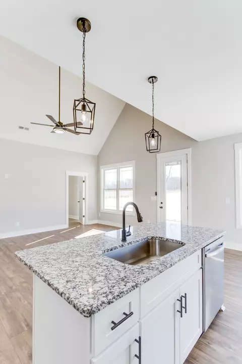 Kitchen - 1583 Smartt Sta, Morrison, TN 37357 photo 4 of 6