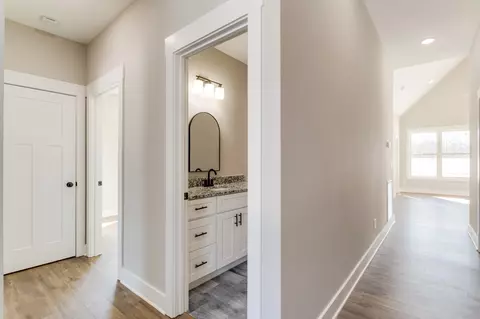 Entry Way - 1583 Smartt Sta, Morrison, TN 37357 photo 3 of 4