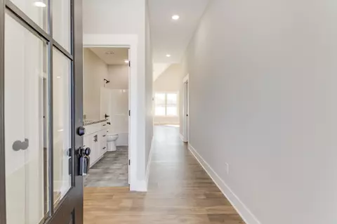 Entry Way - 1583 Smartt Sta, Morrison, TN 37357 photo 1 of 4