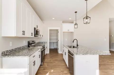 Kitchen - 1583 Smartt Sta, Morrison, TN 37357 photo 5 of 6