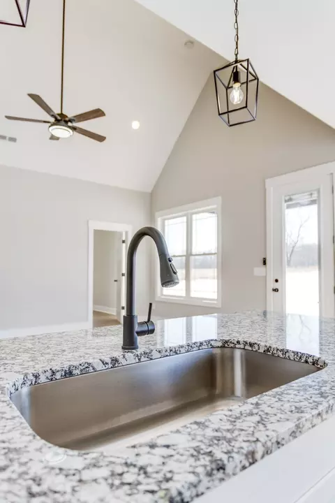 Kitchen - 1583 Smartt Sta, Morrison, TN 37357 photo 3 of 6