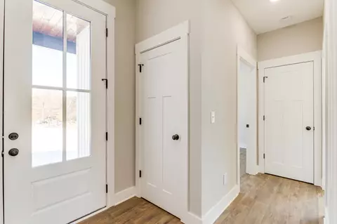 Entry Way - 1583 Smartt Sta, Morrison, TN 37357 photo 2 of 4