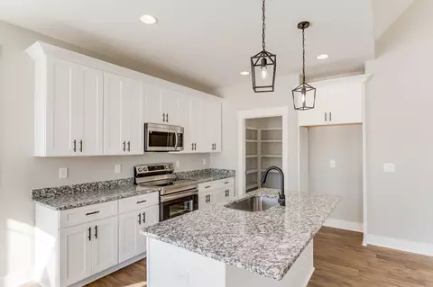 Kitchen - 1583 Smartt Sta, Morrison, TN 37357 photo 2 of 6