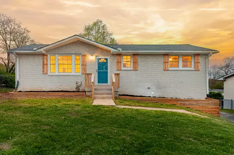 4008 Plantation Dr, Hermitage, TN 37076