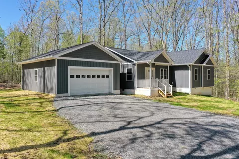 1018 Woodland Dr, New Johnsonville, TN 37134