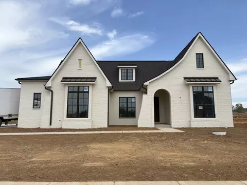 7952 Halewood Dr, College Grove, TN 37046